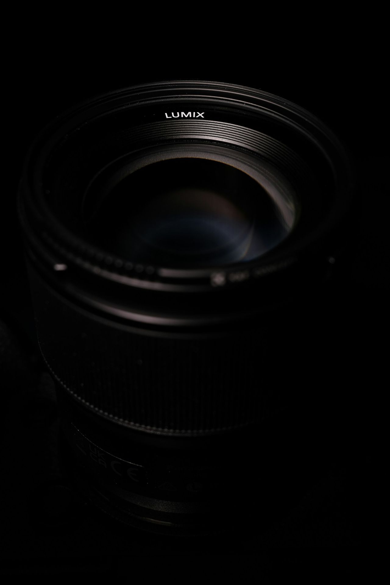 a close up of a camera lens in the dark